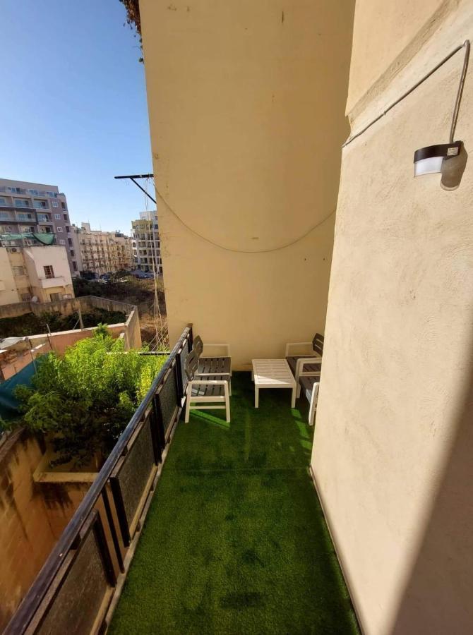Sky 1 Apartment *